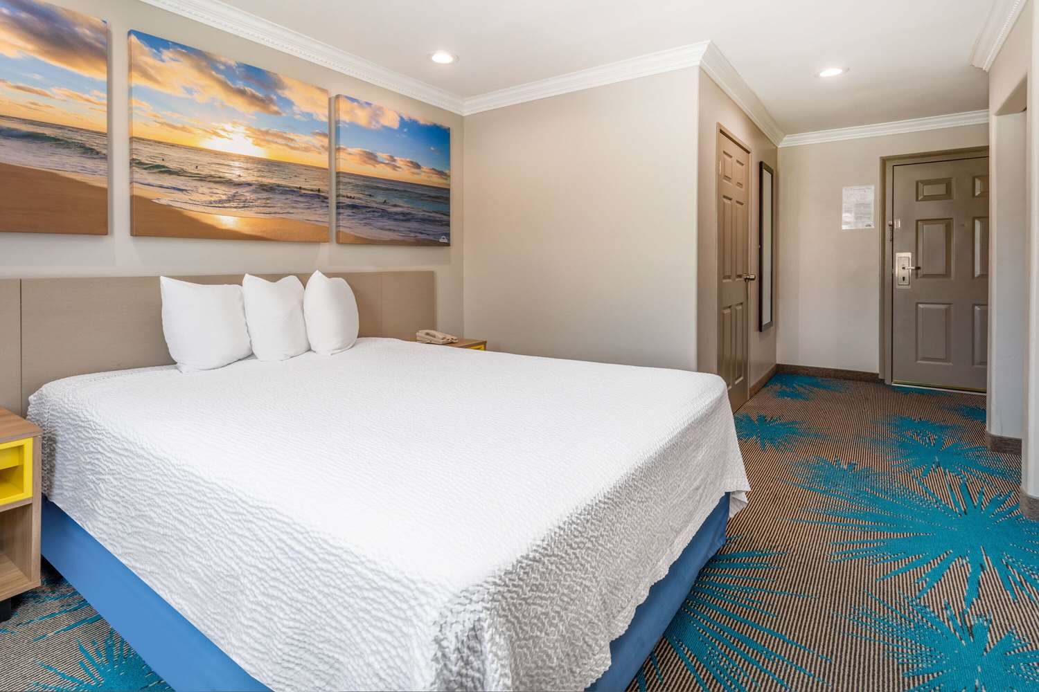 Фото Days Inn by Wyndham Santa Monica/Los Angeles