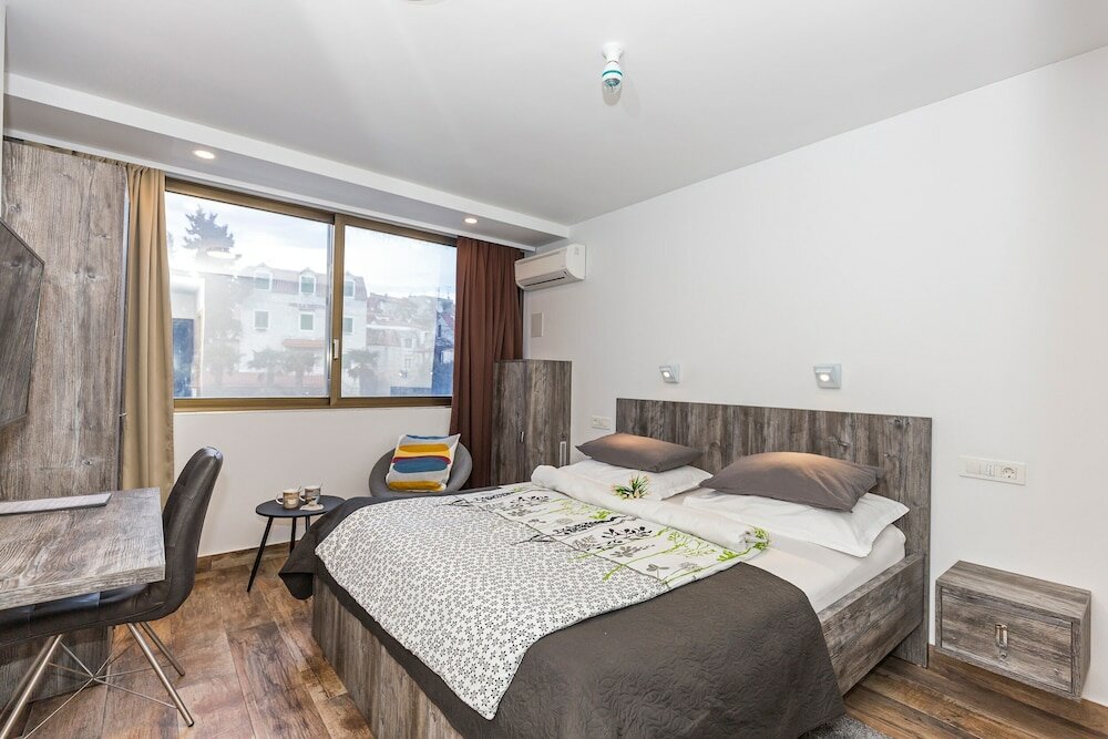 Фото Apinelo Tower Rooms