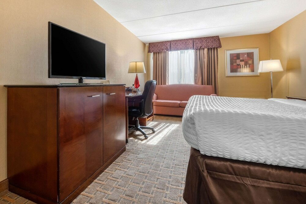 Фото Clarion Hotel Conference Center on Lake Erie