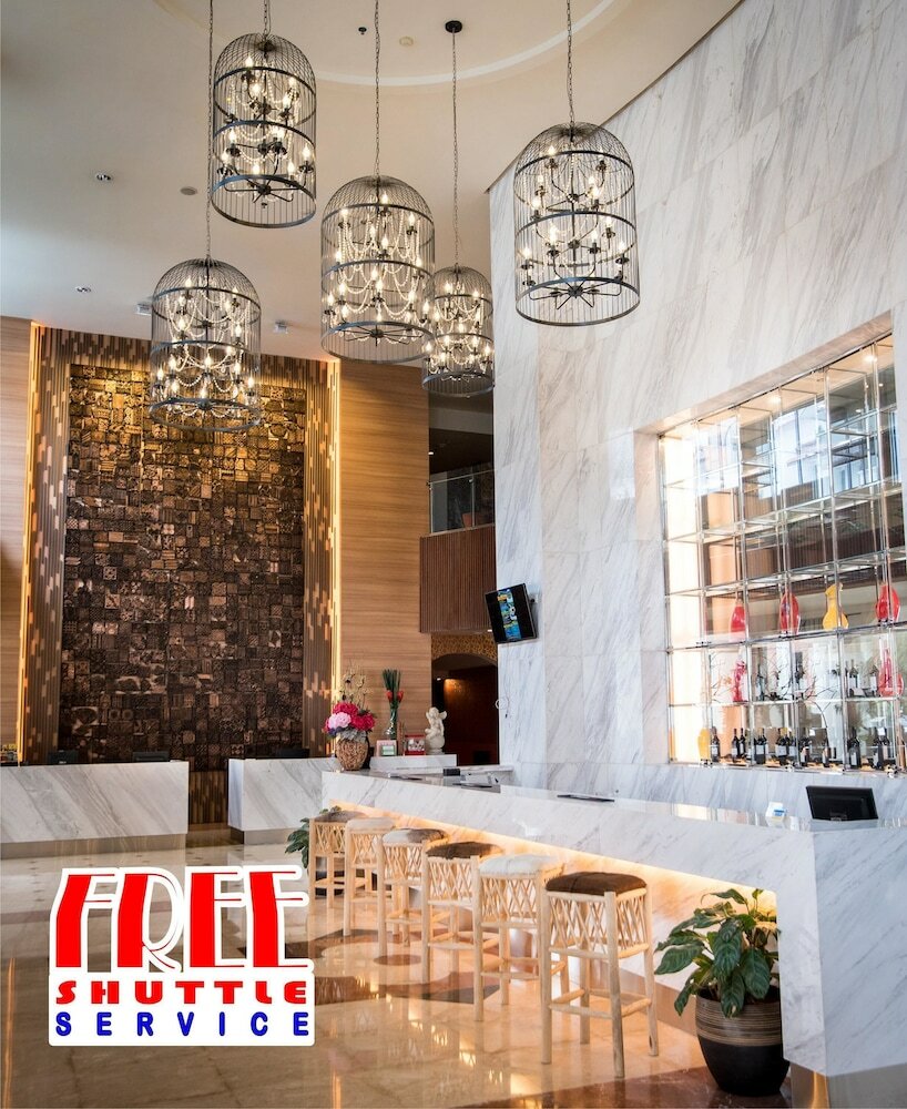 Фото Crown Vista Hotel