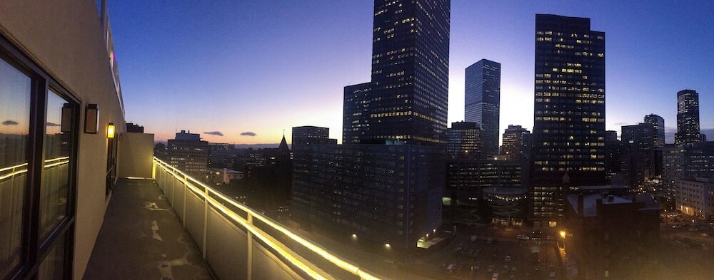 Фото Warwick Denver