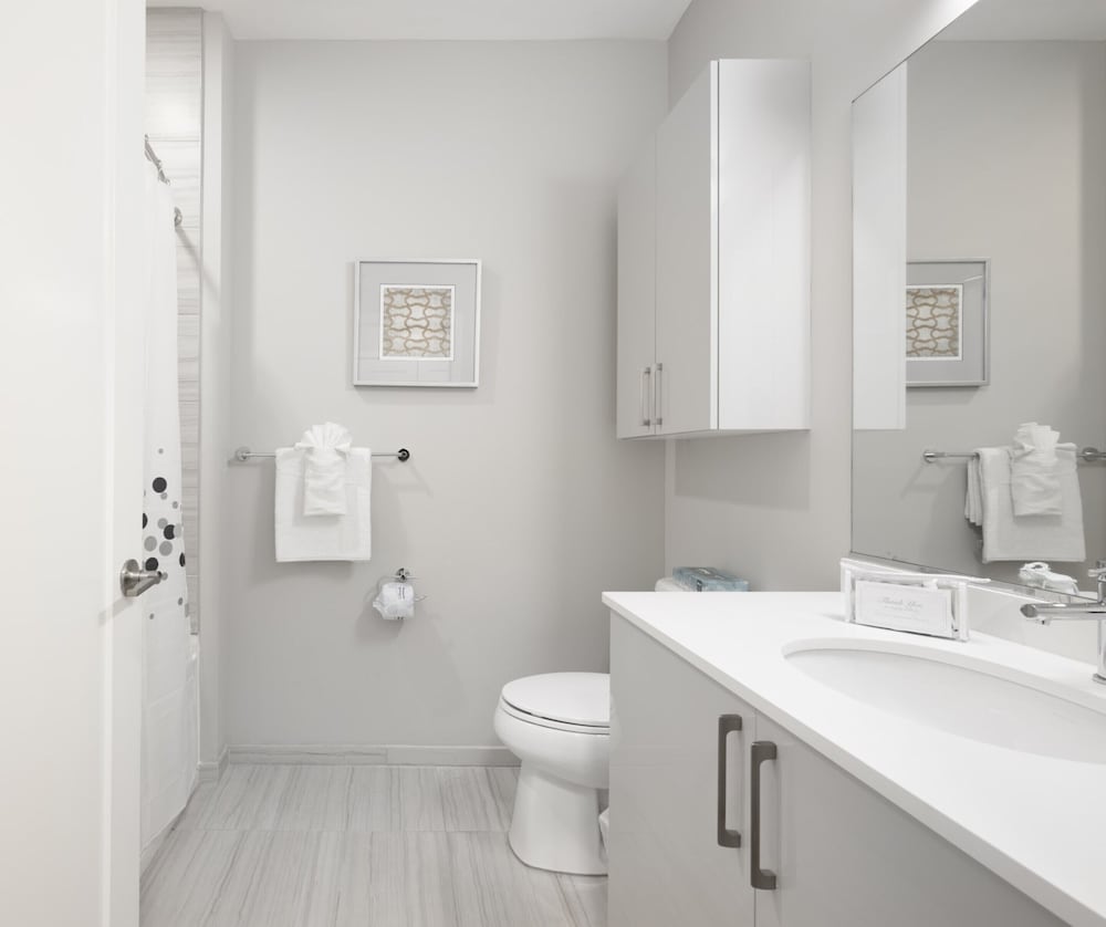 Фото Global Luxury Suites East Boston