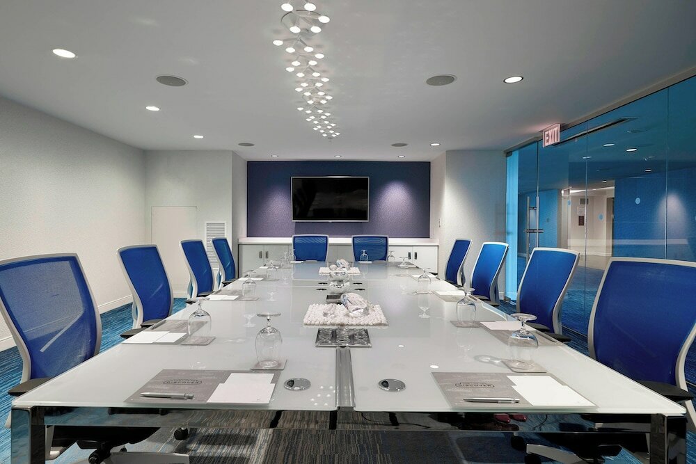 Фото Renaissance Edmonton Airport Hotel