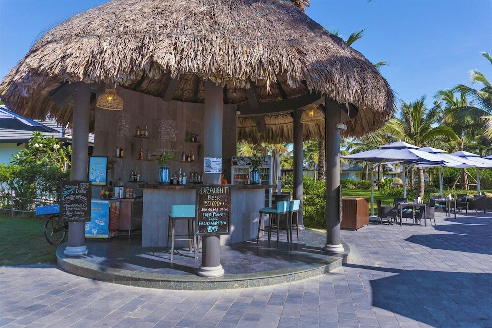 Фото Bliss Hoi An Beach Resort & Wellness