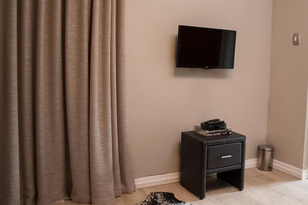 Фото A Queenslin Guesthouse