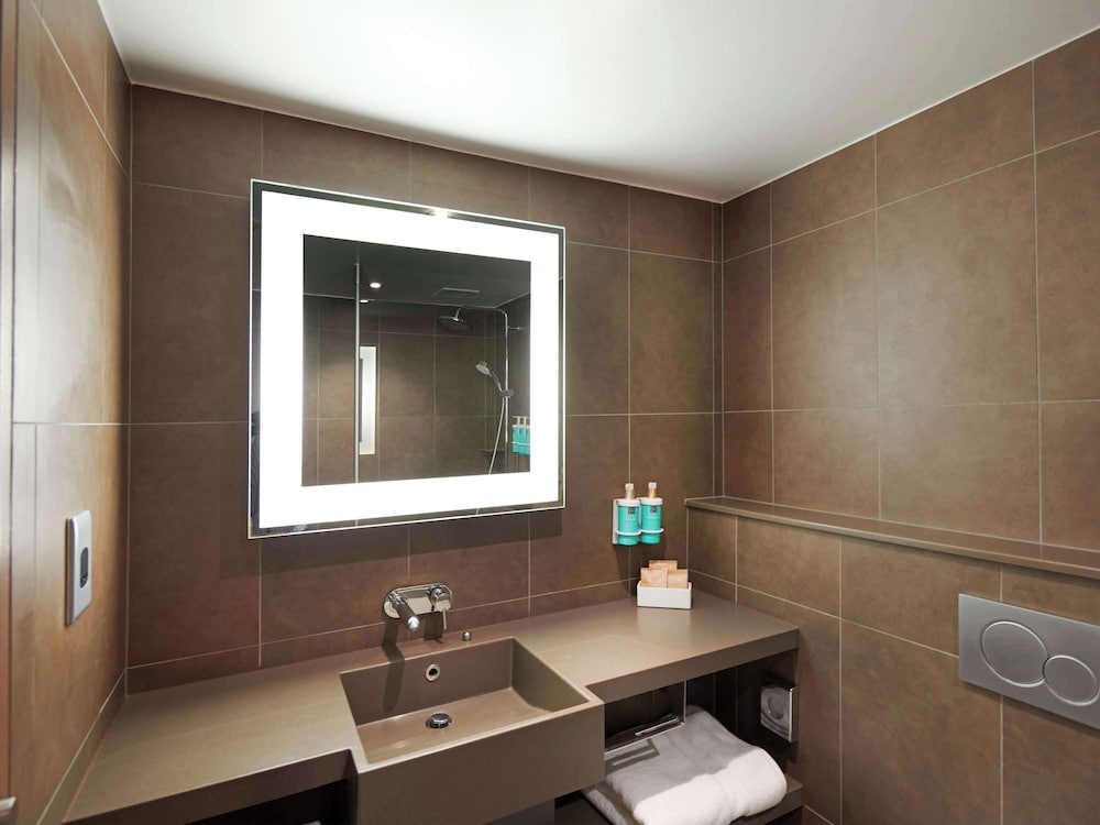 Фото Novotel London West