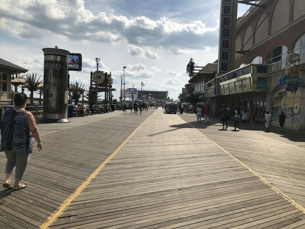 Фото Red Carpet Inn & Suites