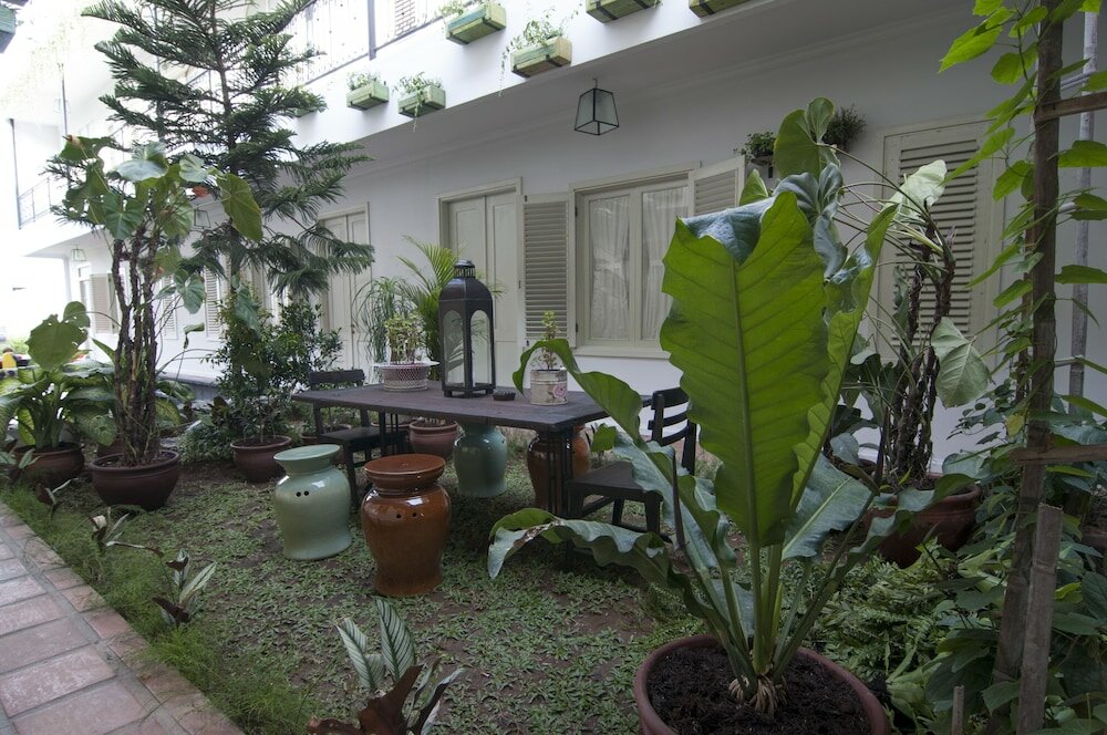 Фото Brown Feather Hotel