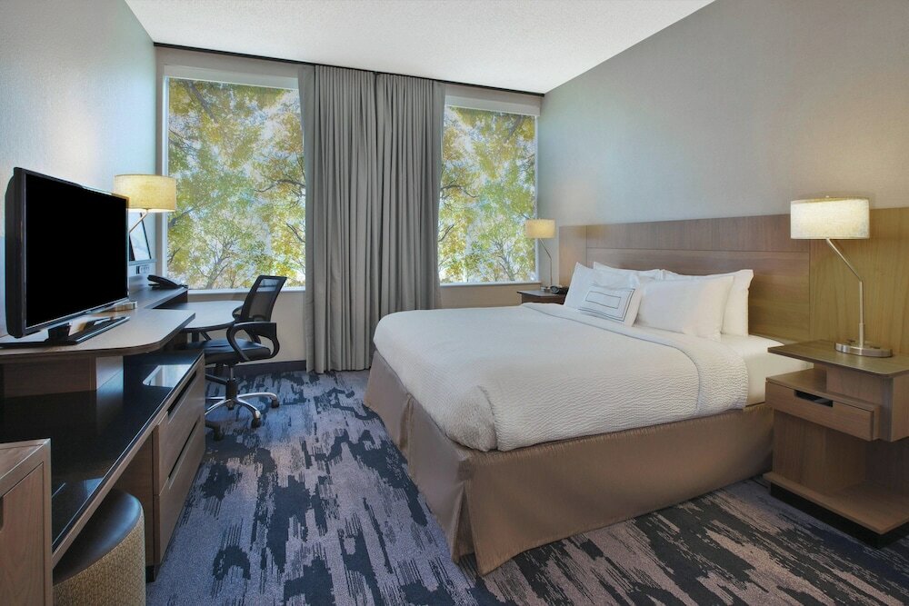 Фото Fairfield Inn & Suites by Marriott Milwaukee Downtown