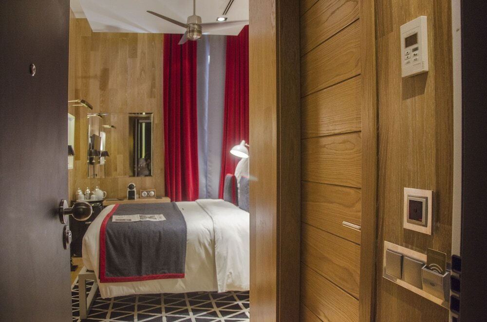 Фото Brown's Central Hotel