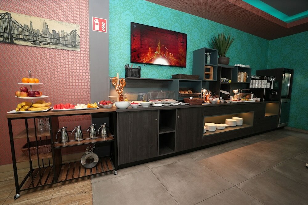 Фото Hotel Attaché