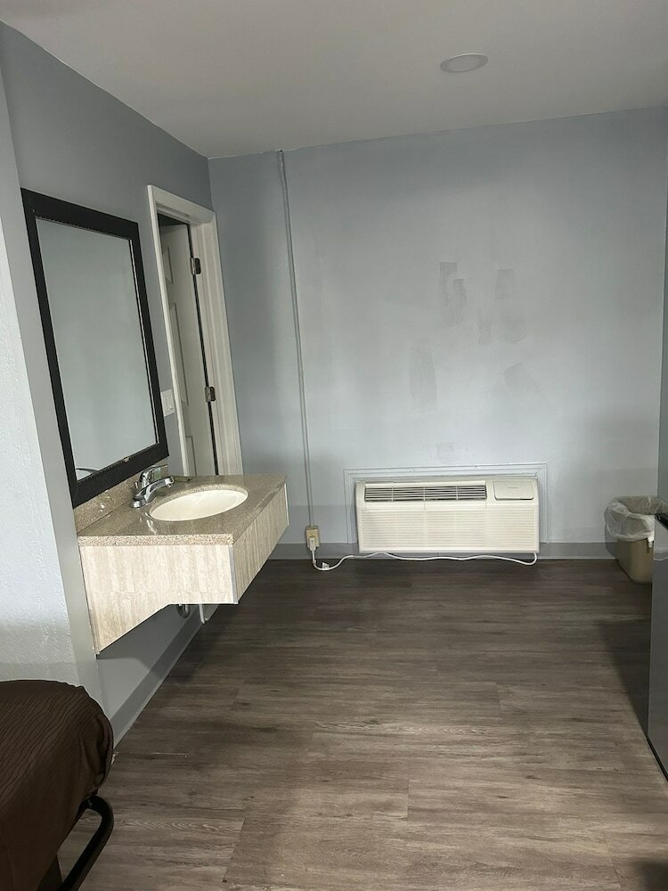 Фото Americas Best Value Inn Albany East Greenbush