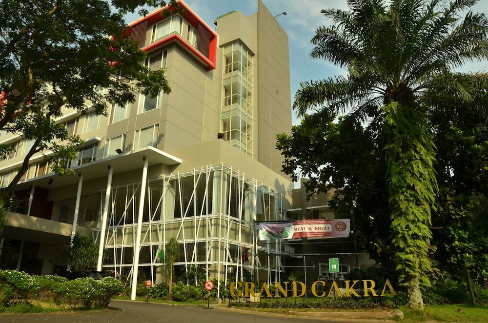 Фото Grand Cakra Hotel