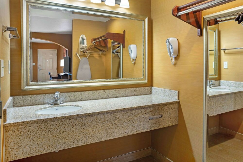 Фото Best Western Exeter Inn & Suites