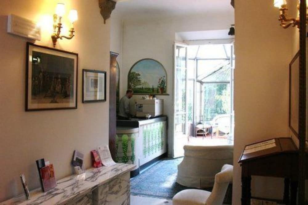 Фото Classic Hotel