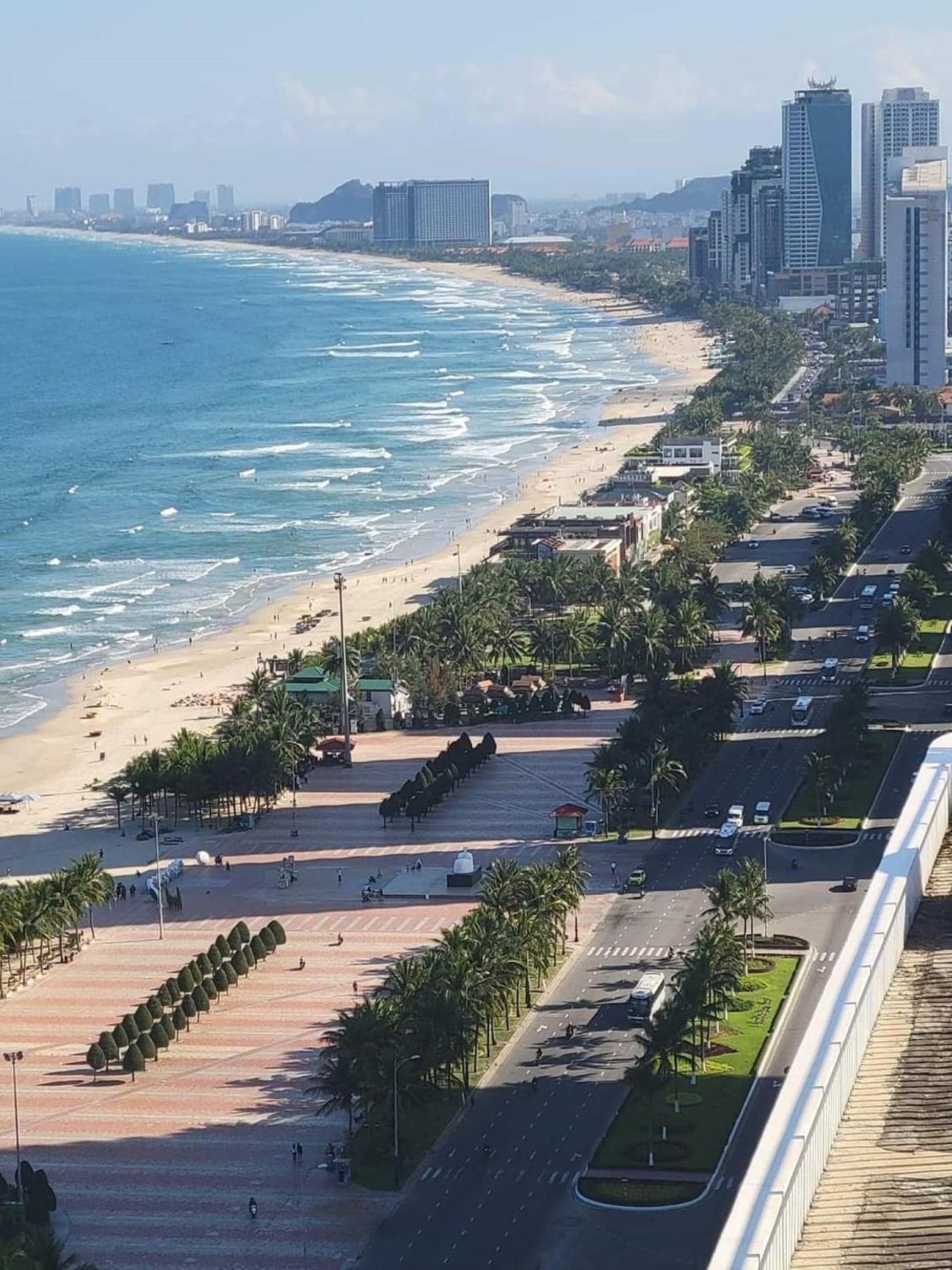 Фото La Lune Hotel