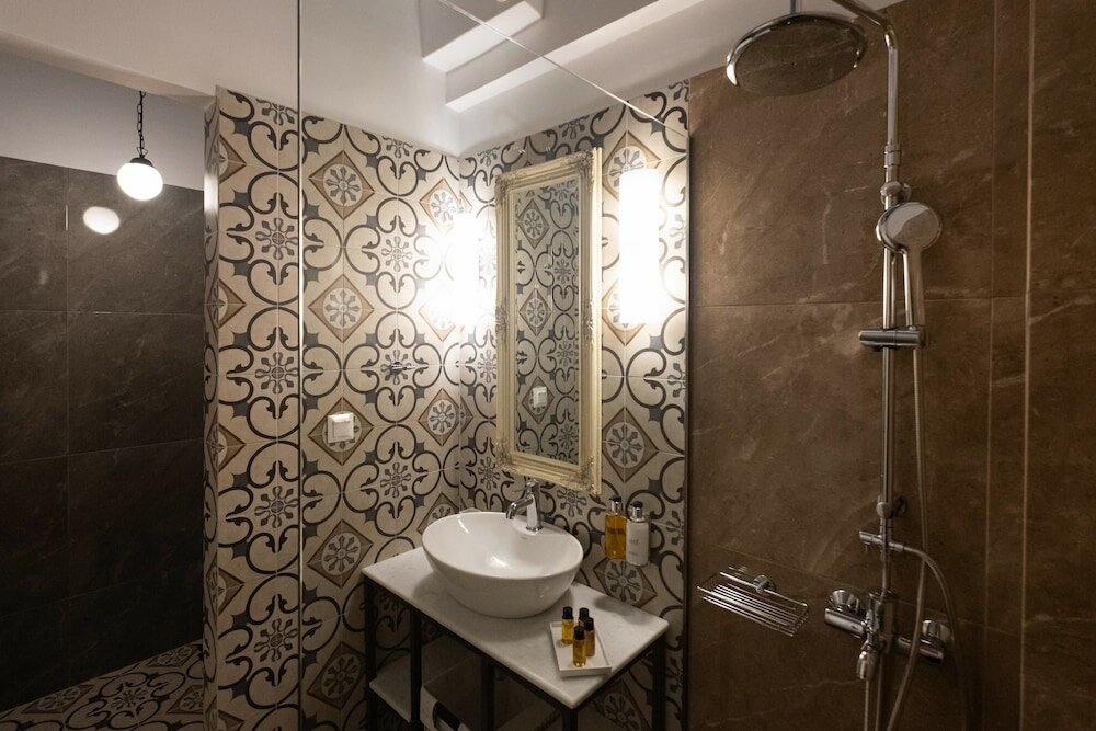 Фото Athenian Yard Suites