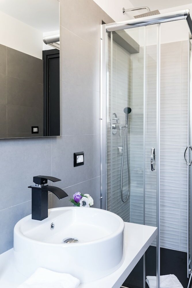 Фото A World Aparts - 32 Modena