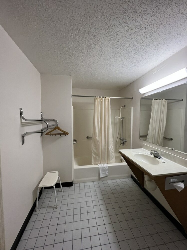 Фото Garden Inn & Suites