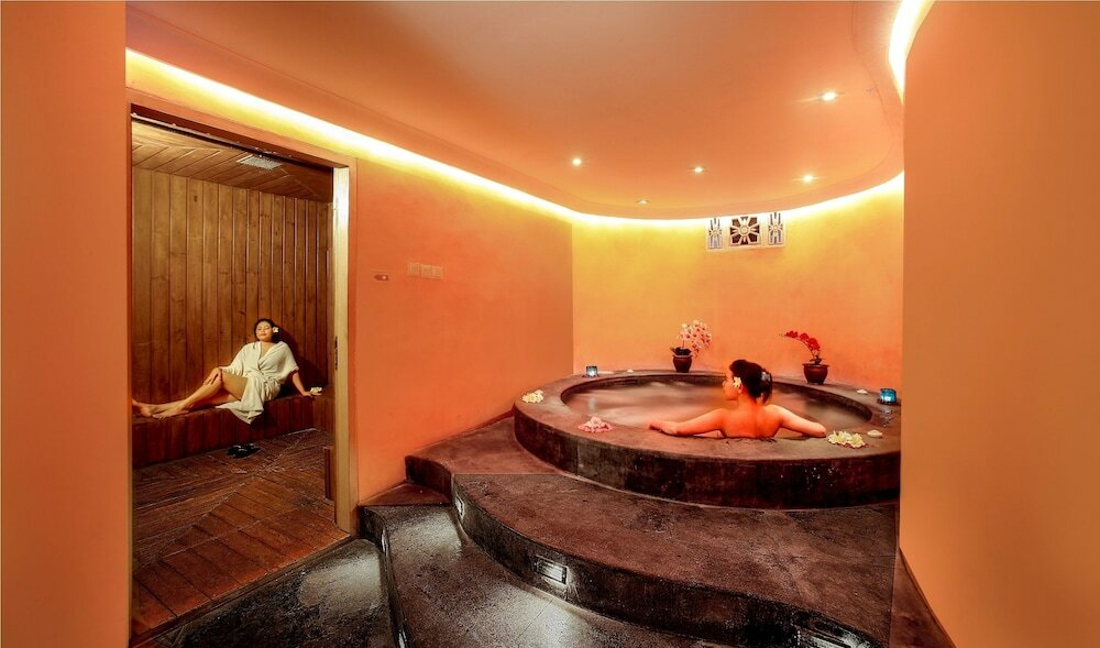 Фото The Radiant Hotel