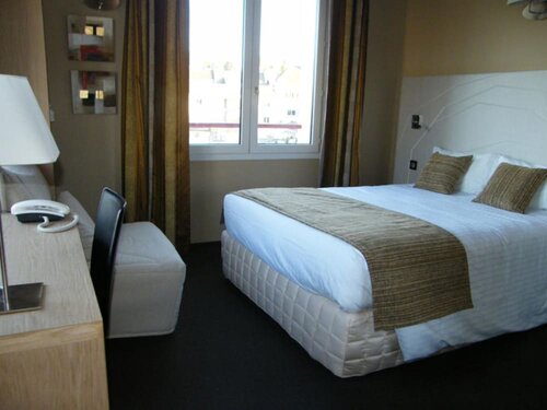 Гостиница Hotel Saint Pierre в Вире
