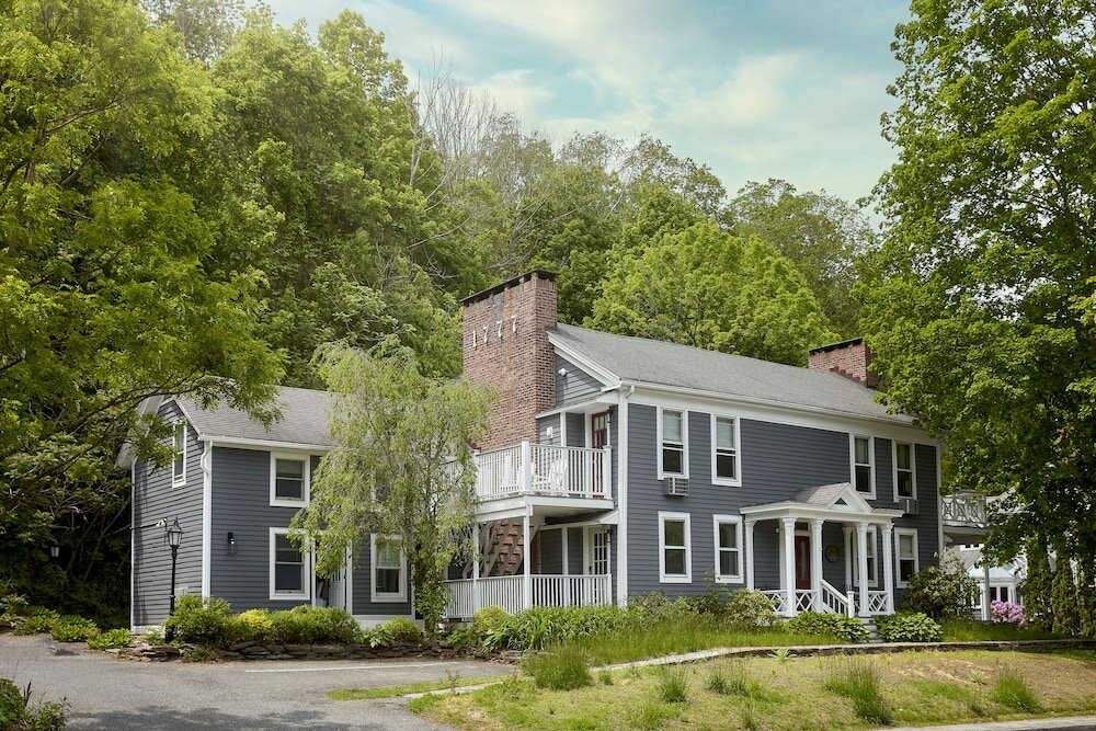 Фото The Cornell Inn, Lenox