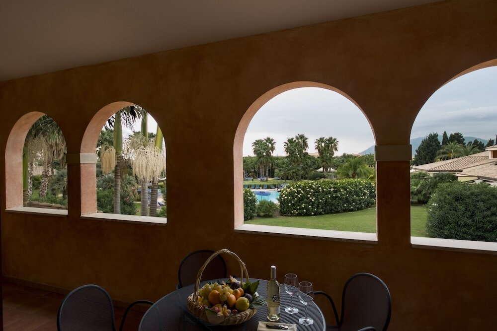 Фото Lantana Resort Hotel & Apartments