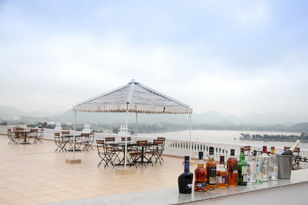 Фото Hotel Hilltop Palace