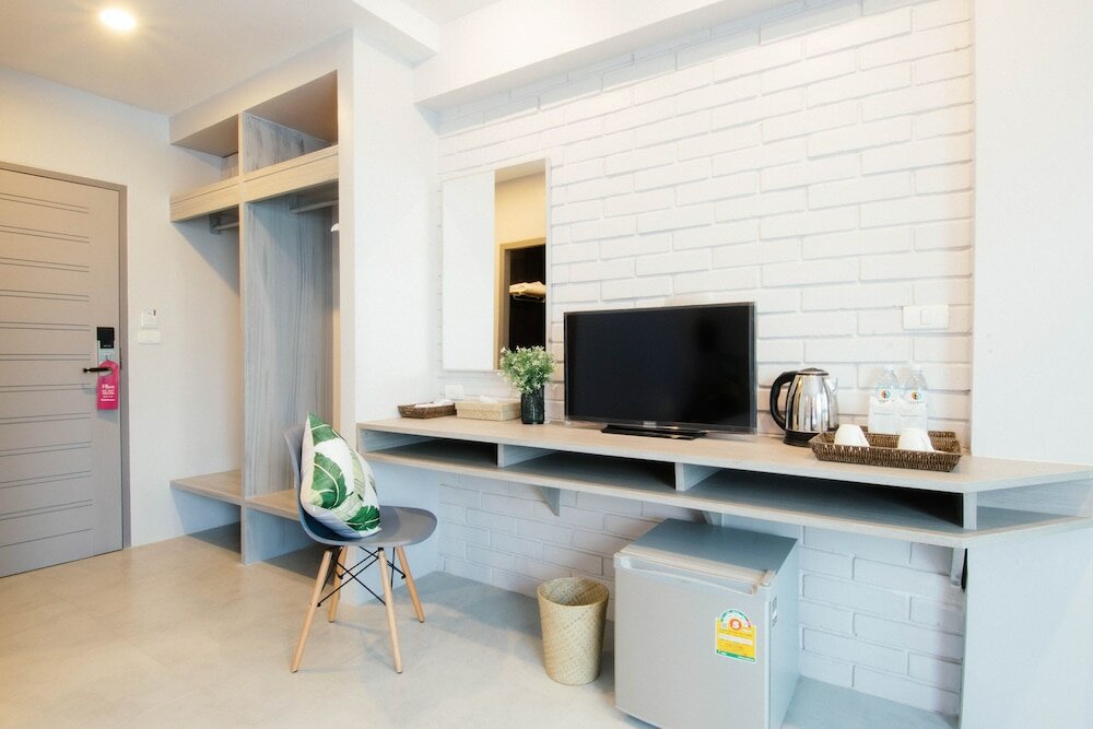 Фото The Pat Hotel