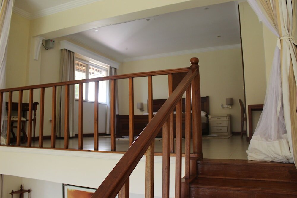 Фото Sovereign Hotel