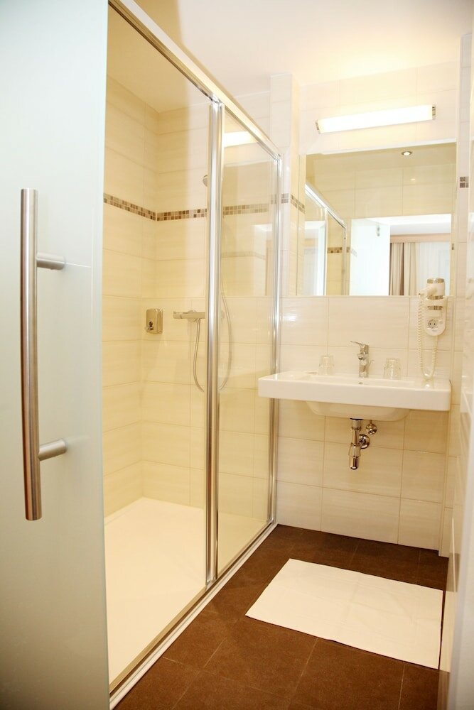 Фото Tinschert Hotel-Restaurant-Partyservice