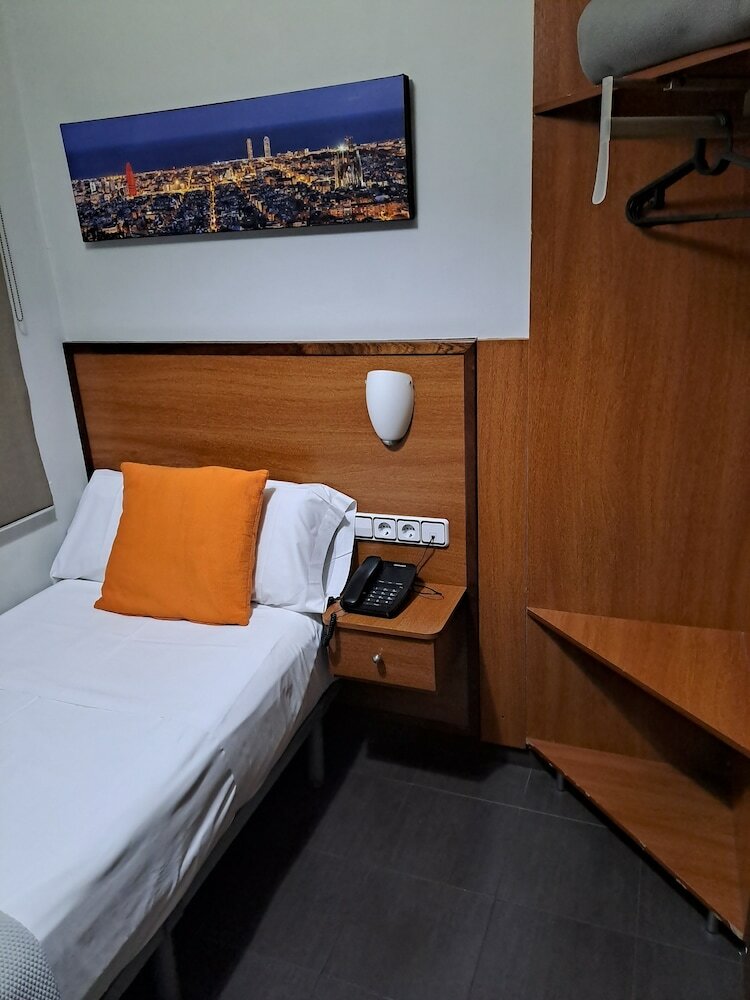 Фото Hostal Sans