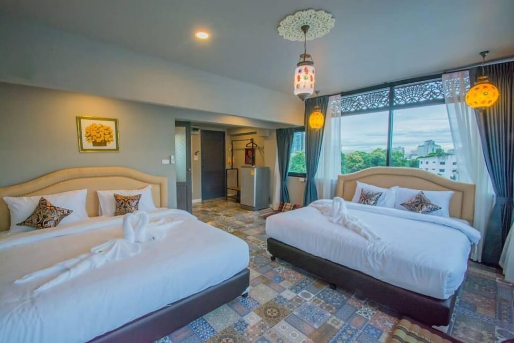 Фото Sridonchai Heritage Night Bazaar Chiang Mai