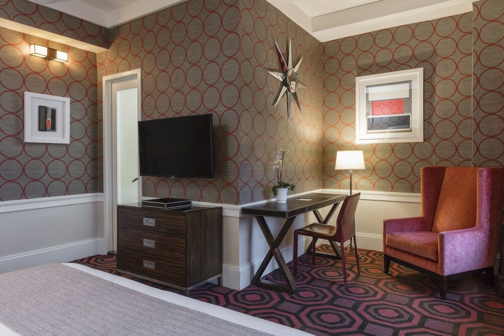 Фото The Empire Hotel