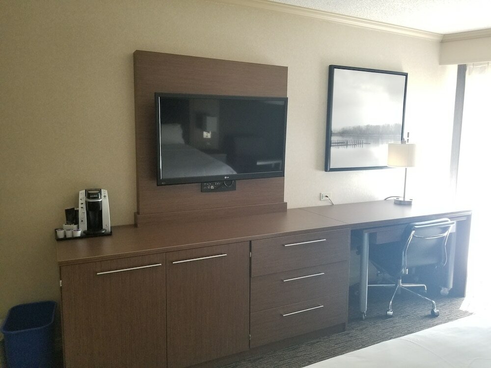 Фото Holiday Inn Express Edmonton D