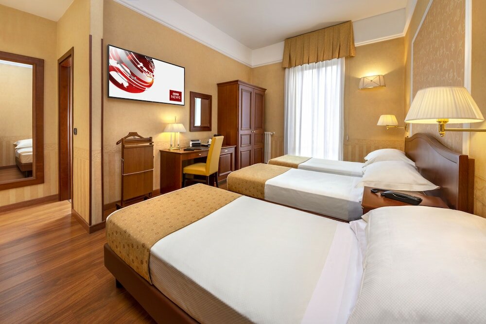 Фото Lancaster Hotel