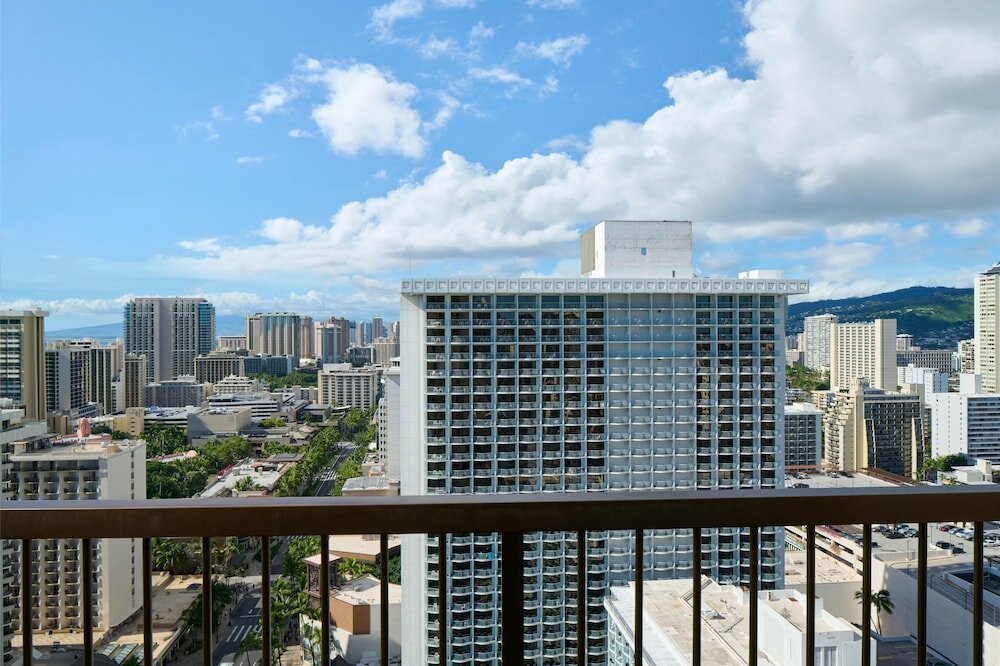 Фото Hyatt Regency Waikiki Beach Resort & SPA