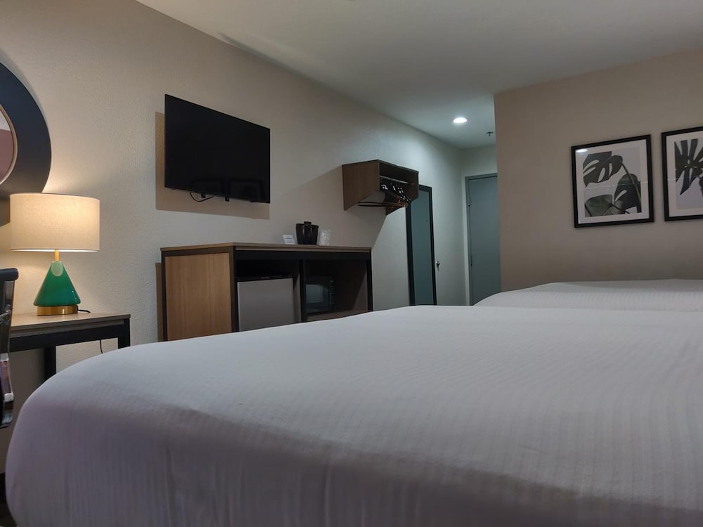 Фото Arya Inn & Suites