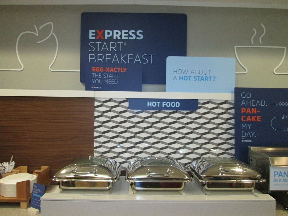 Фото Holiday Inn Express Cloverdale - Greencastle, an Ihg Hotel