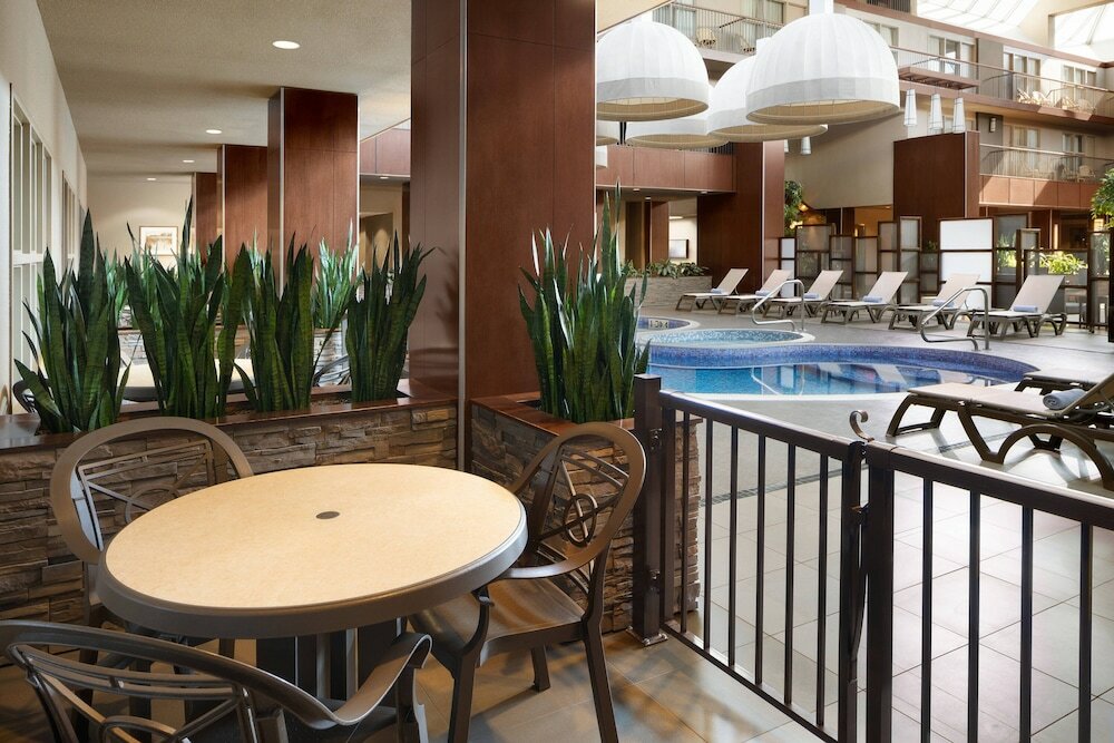 Фото Delta Hotels by Marriott Calgary South
