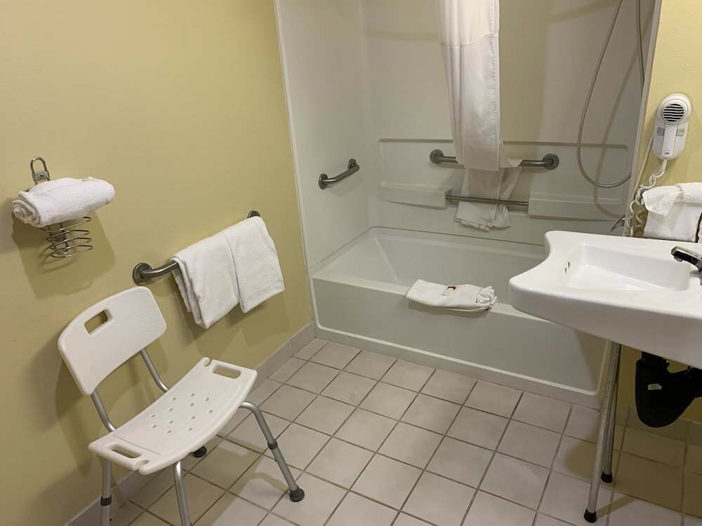 Фото Days Inn by Wyndham Ocean Shores