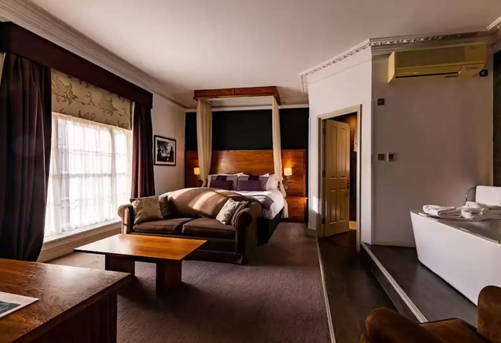 Фото The Rose & Crown Wimbledon