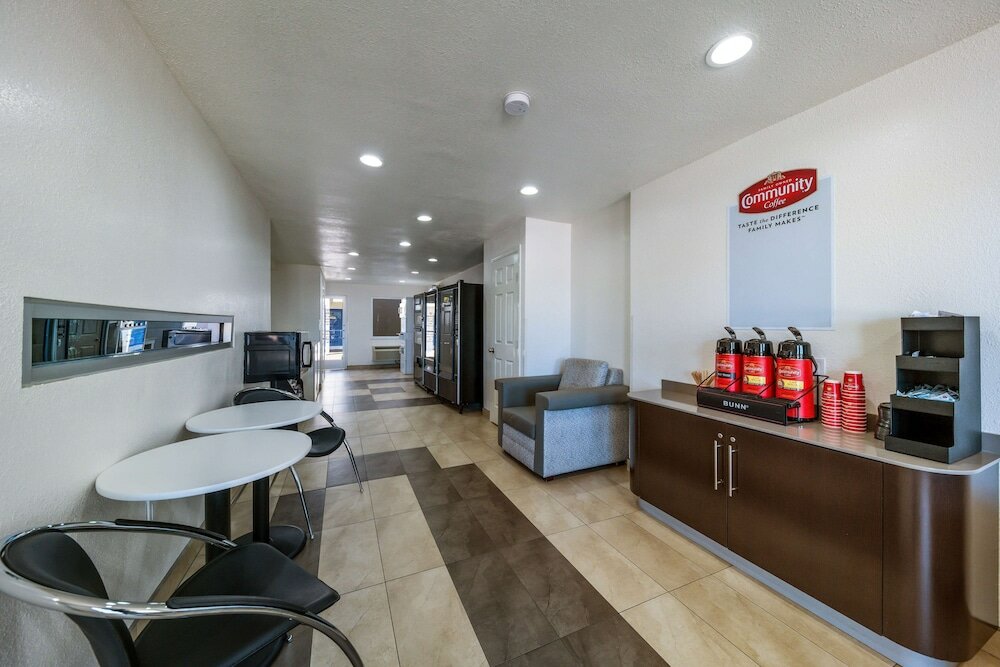 Фото Motel 6 Dallas, Tx - Farmers Branch