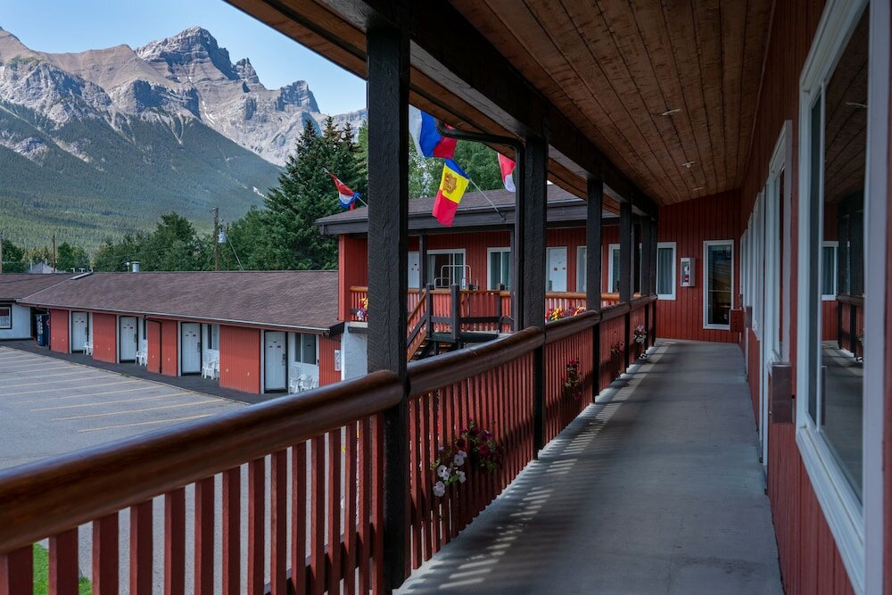 Фото Rocky Mountain Ski Lodge