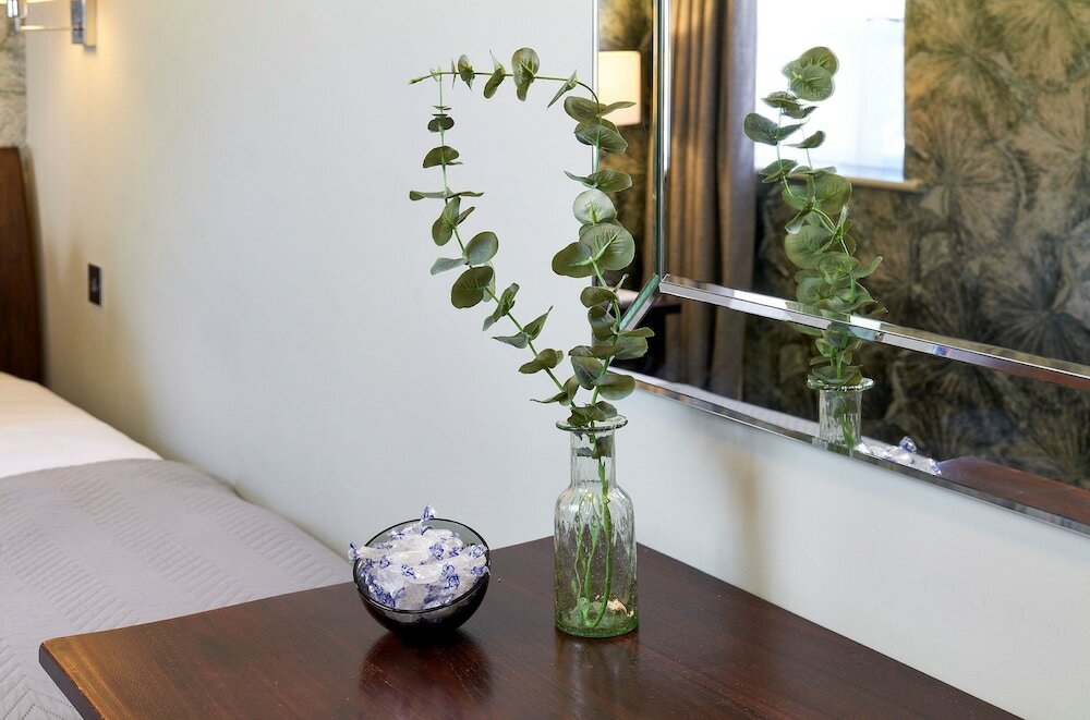 Фото Mandolay Hotel Guildford