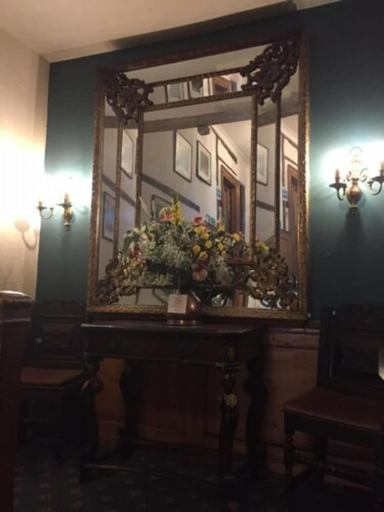 Фото The White Hart Hotel