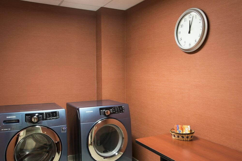 Фото Holiday Inn Express Hotel & Suites Grand Rapids-North, an Ihg Hotel