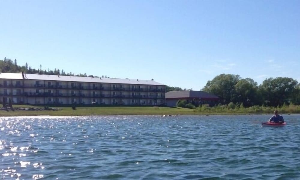 Фото Bavarian Haus Lakefront Inn