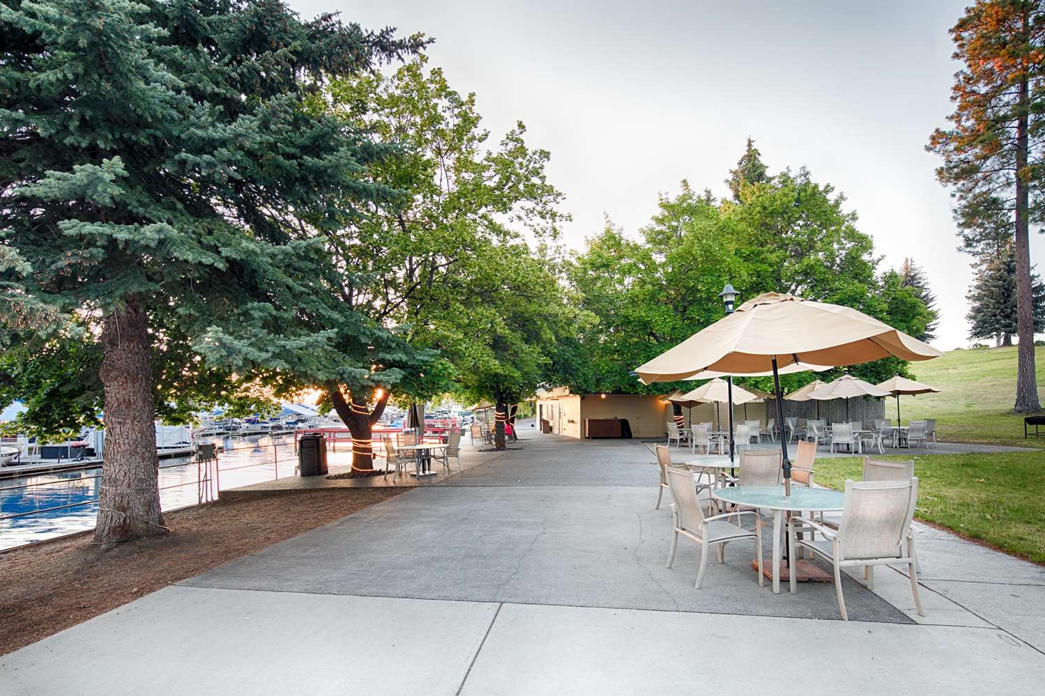 Фото Red Lion Hotel Templin's on the River