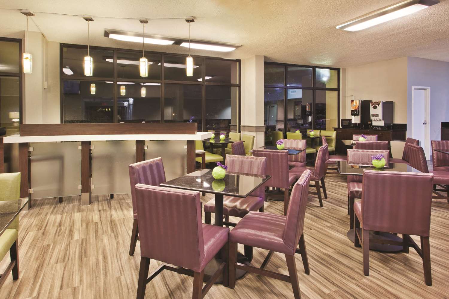 Фото La Quinta Inn & Suites by Wyndham Charleston Riverview